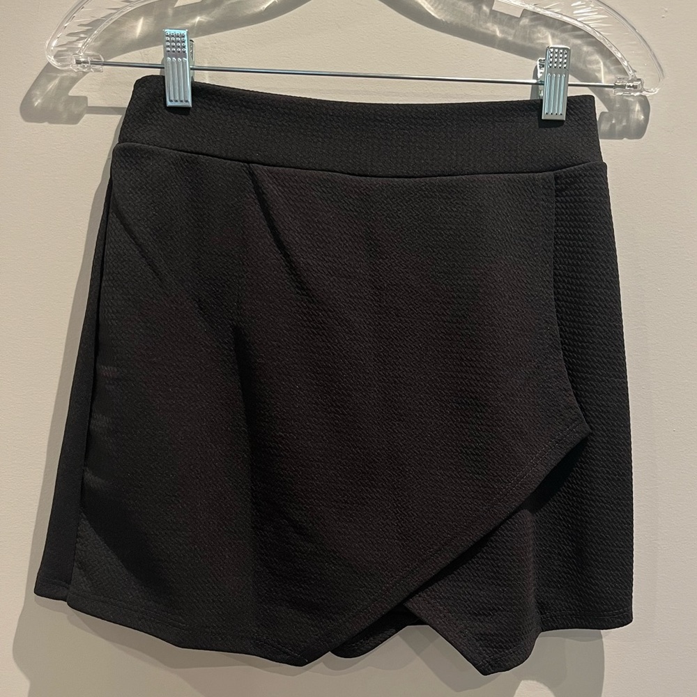 Black layered skort